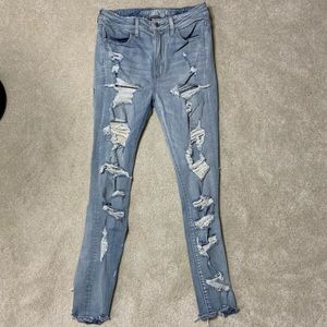 American Eagle Size 6 Distressed Jeans high rise